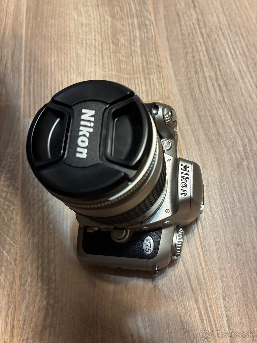 Nikon F75 s objektívom 28-80mm
