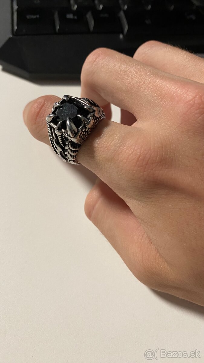 Prsten s drahokamom