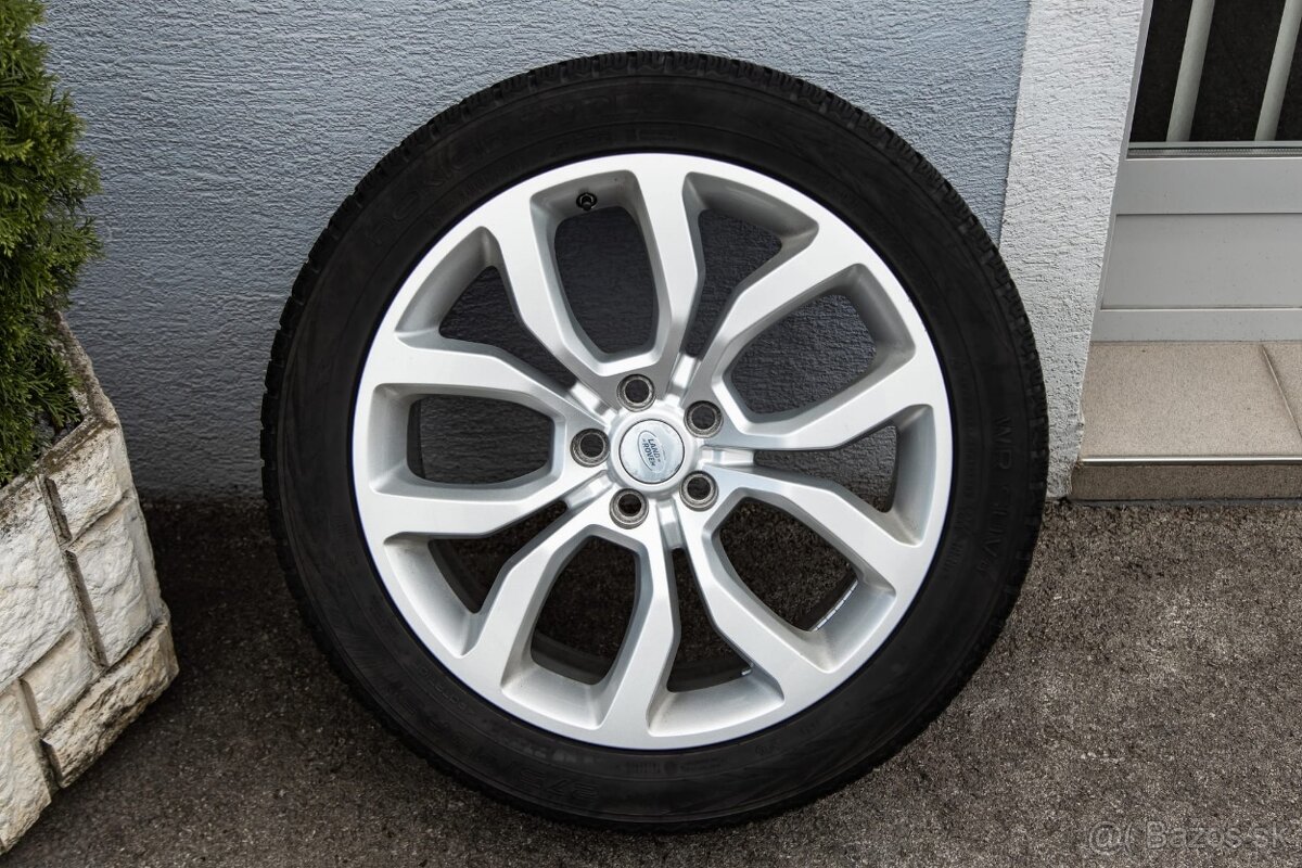 Nokian zimne pneu na diskoch Range Rover