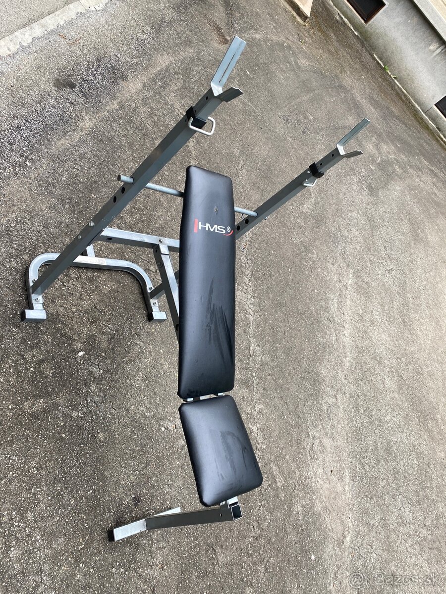 Posilovna lavičky na bench kotúče a hrazda