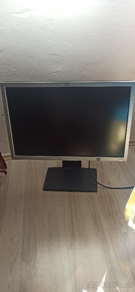 HP monitor uhlopriečka 64 cm