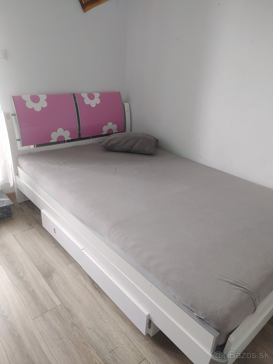 Posteľ pre dievčatá
