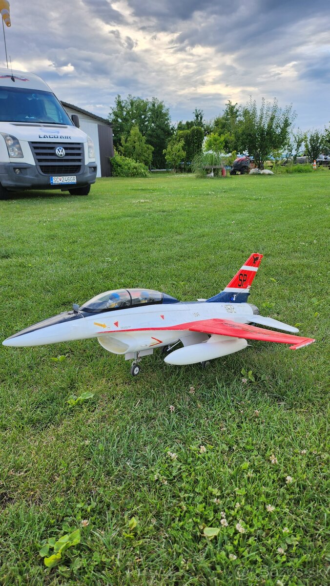 Predám rc model stíhačky f16 od rc lander