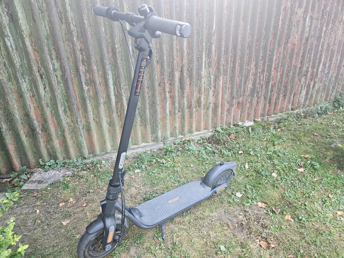 Elektricka kolobezka Ninebot f2