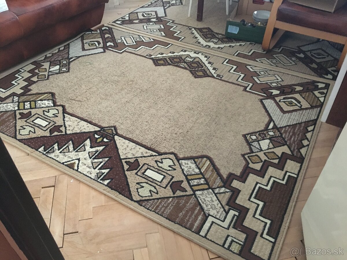 Dva strihané béžové koberce