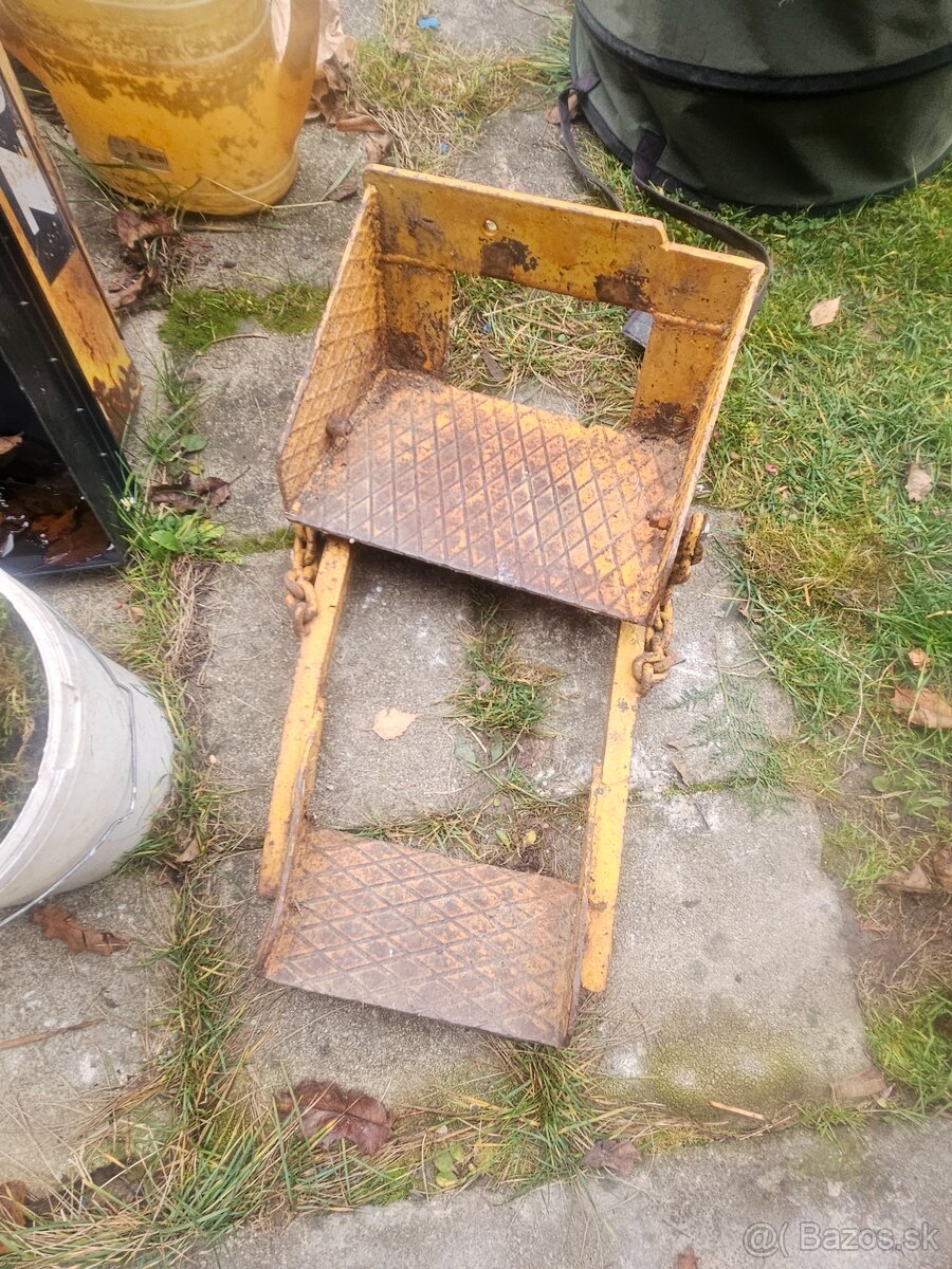 Stupačka LKT 81 schodík