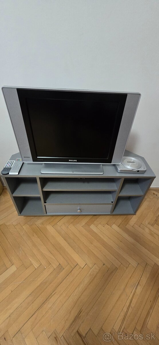 Televizor so stolikom a dvd