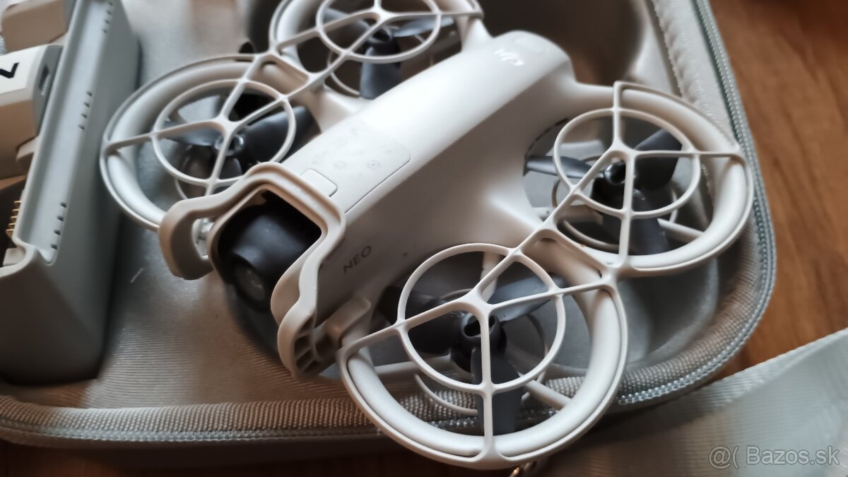 Dron DJI NEO fly more combo