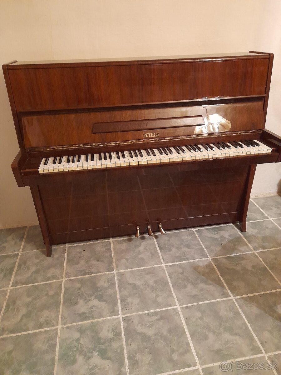 Ponúkam pianíno Petrof