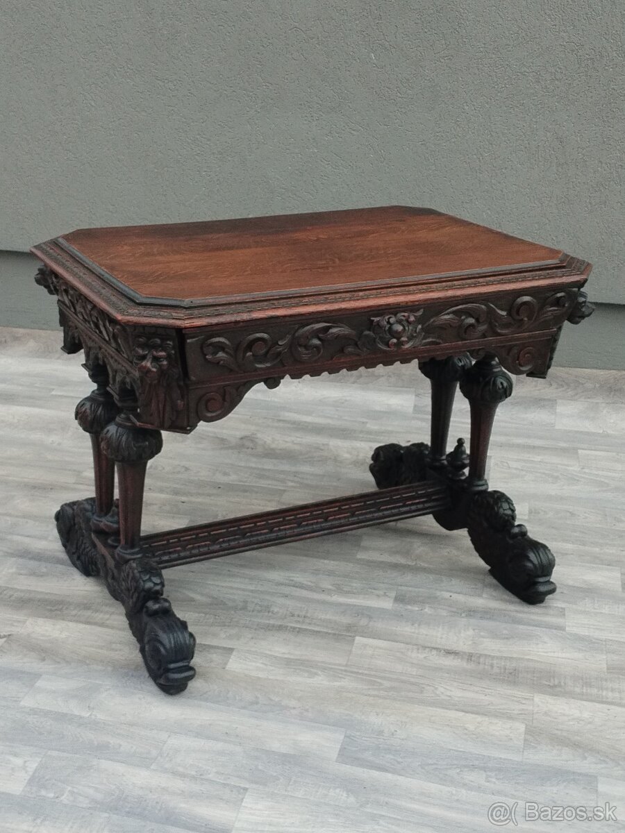 Stôl starožitný neorenesančný.