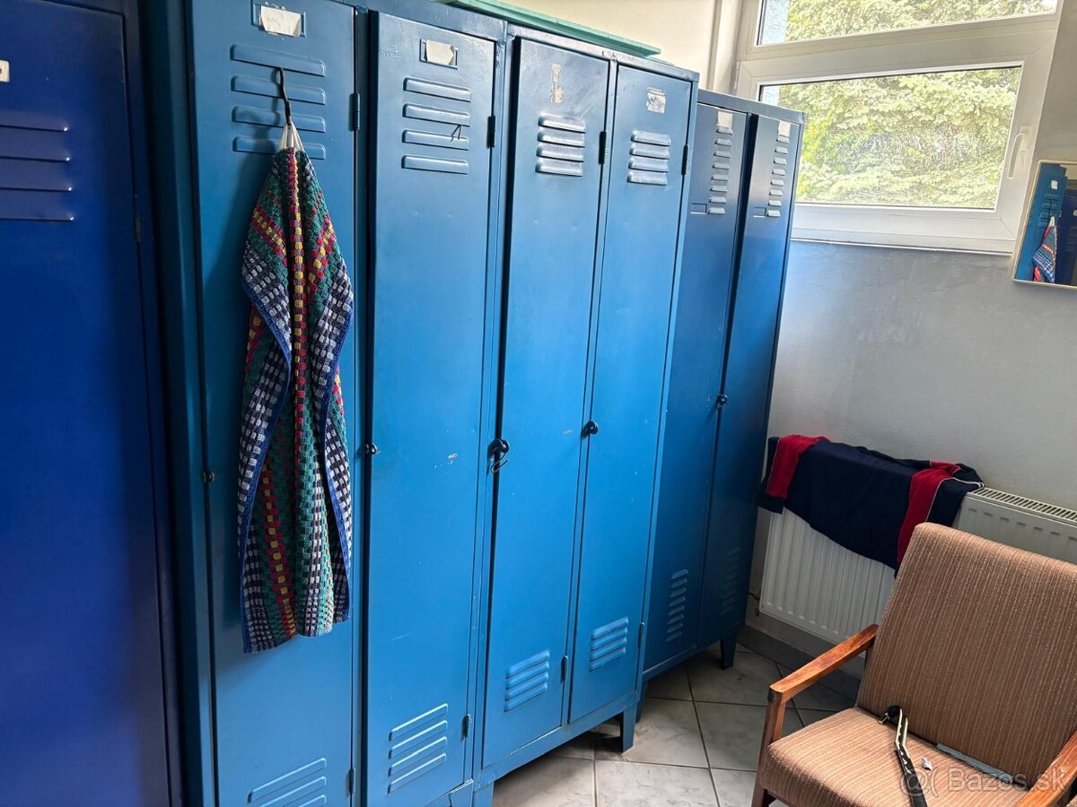 Kovové šatníkové skrine