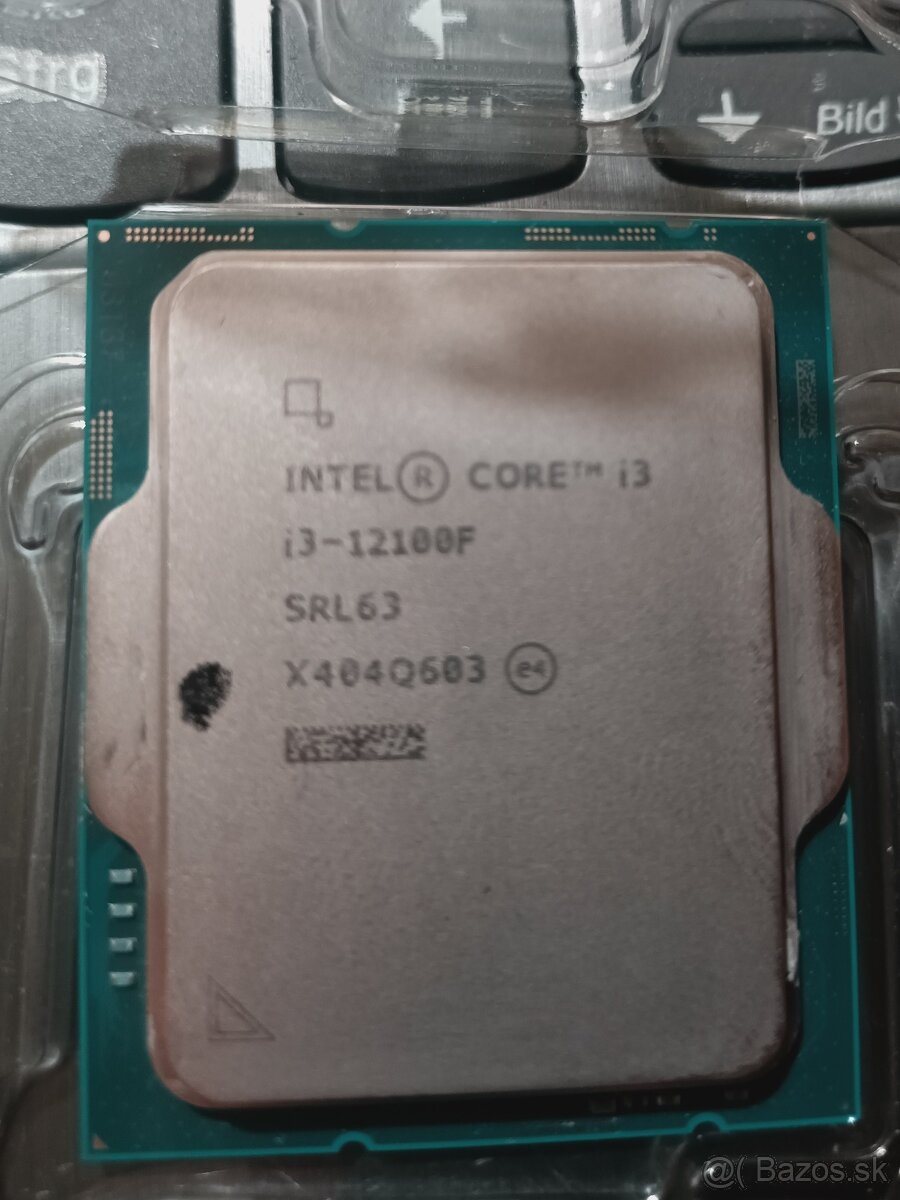 procesor Intel Core i3-12100F