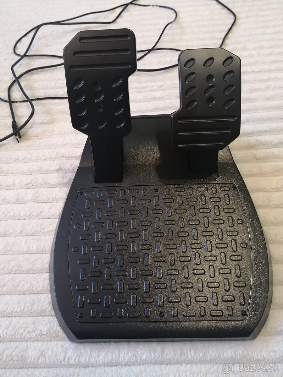 Predám Ferrari Red Legend Edition Thrustmaster.