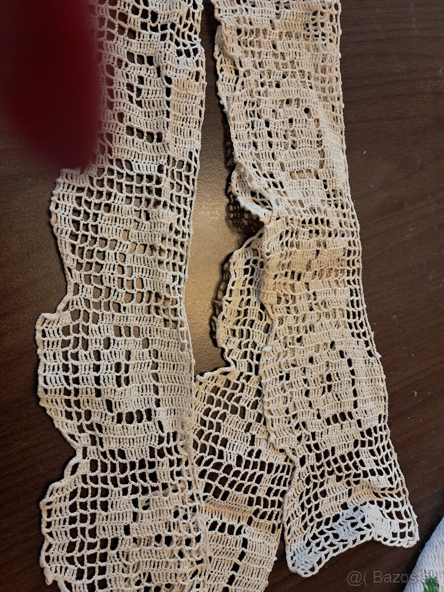 Starožitná háčkovaná čipka