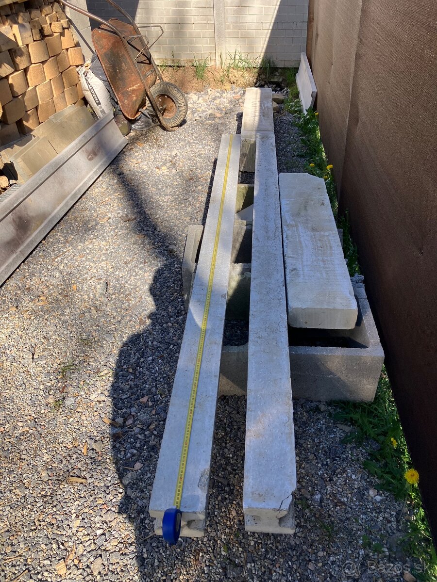 Betonove stĺpiky 268cm