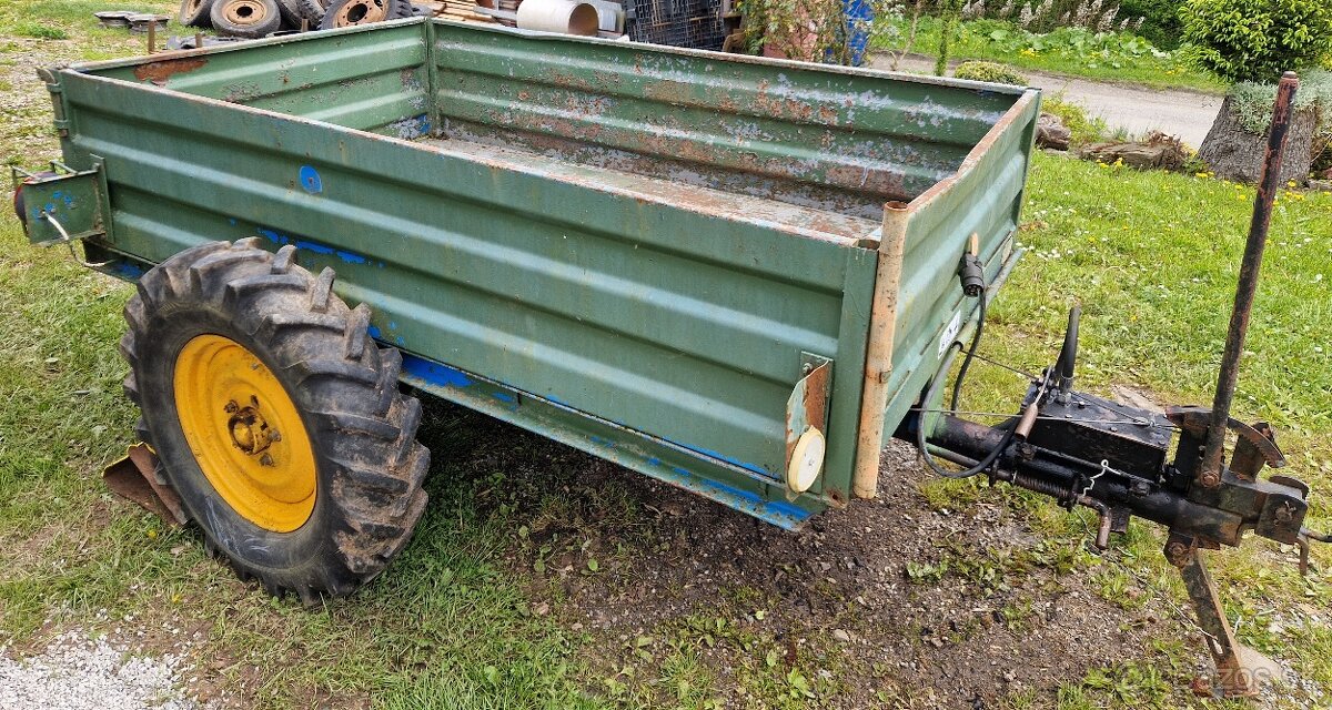 Vyklápacia vlečka za malotraktor
