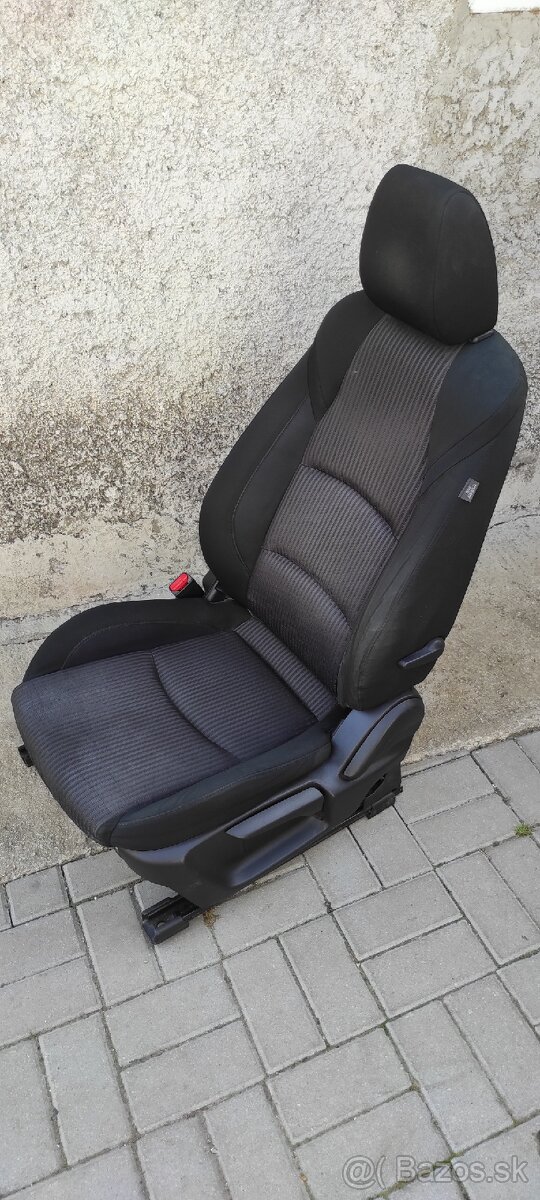 Sedadlo vodiča Mazda