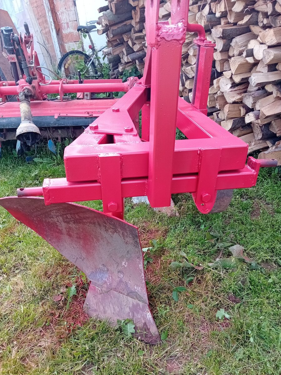 Pluh dvojradlicny za malotraktor