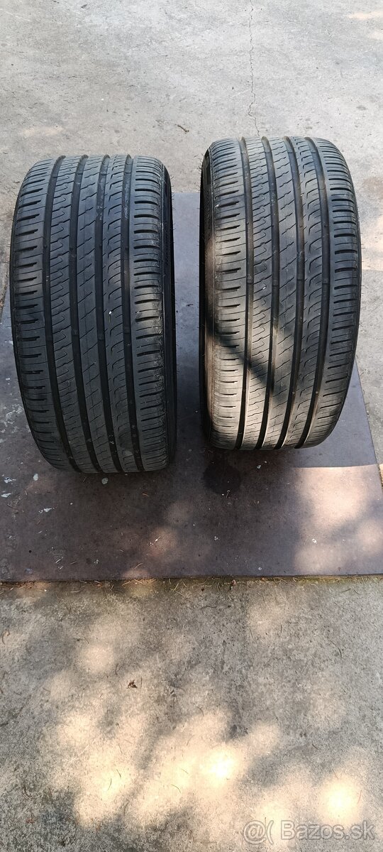 255/35 R19
