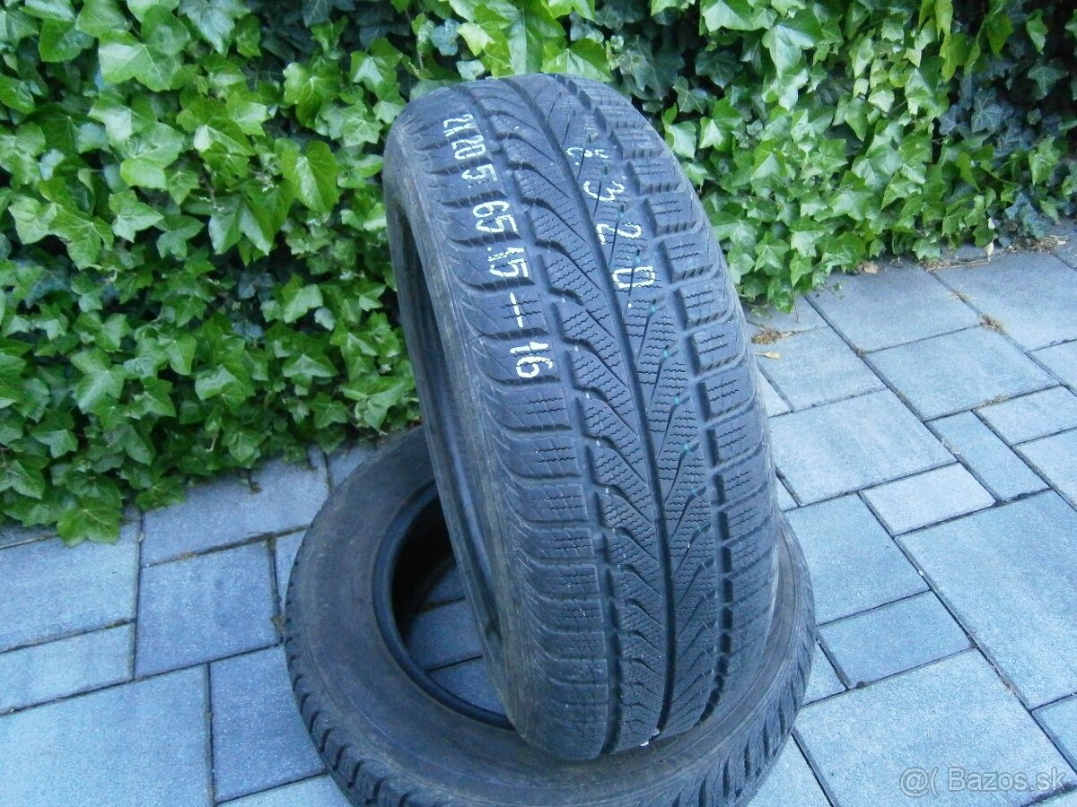 Predám 2x celoročné ako nové pneu TOYO 205/65 R15 95T