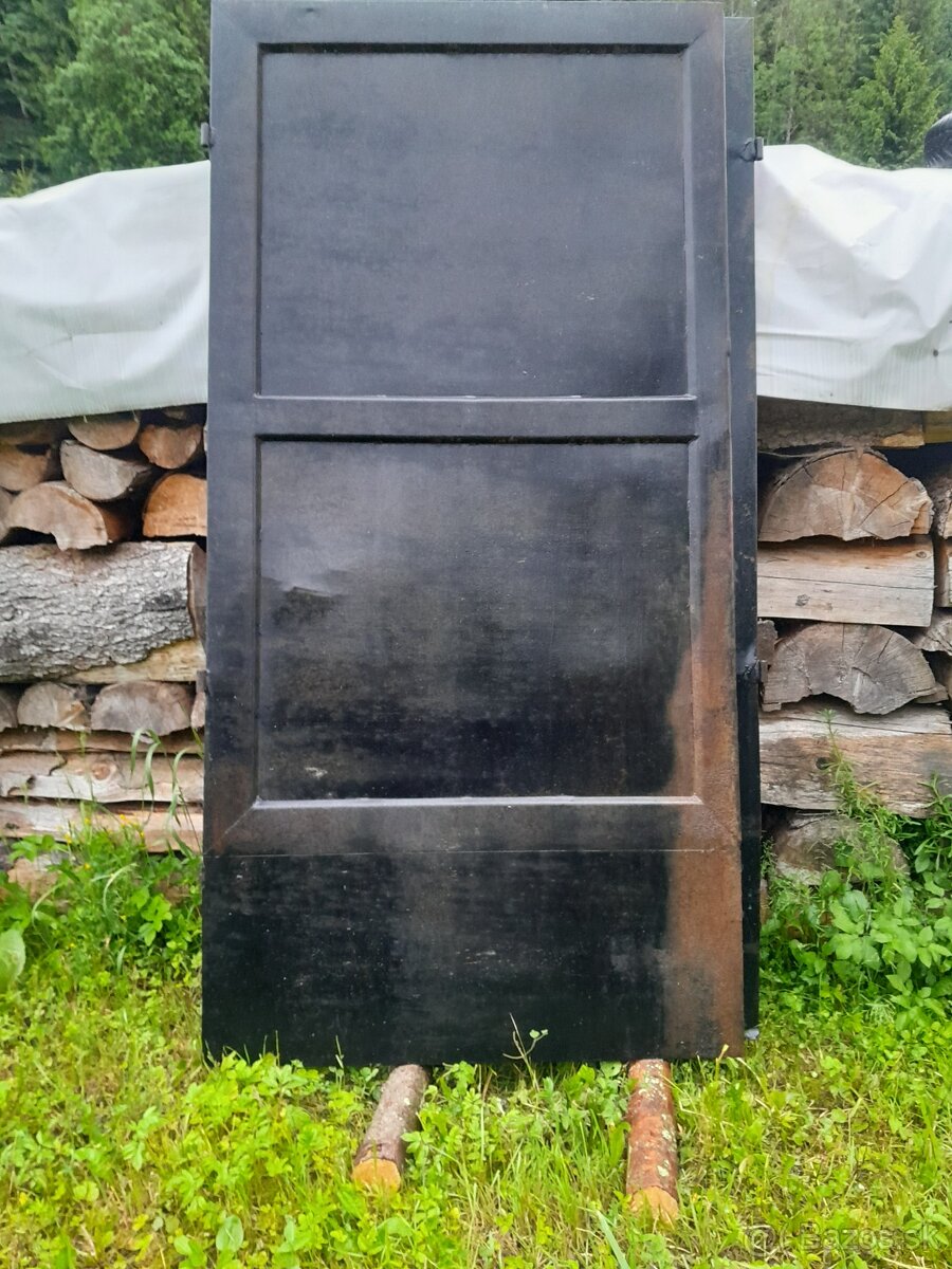 plechove garazove dvere 238x234