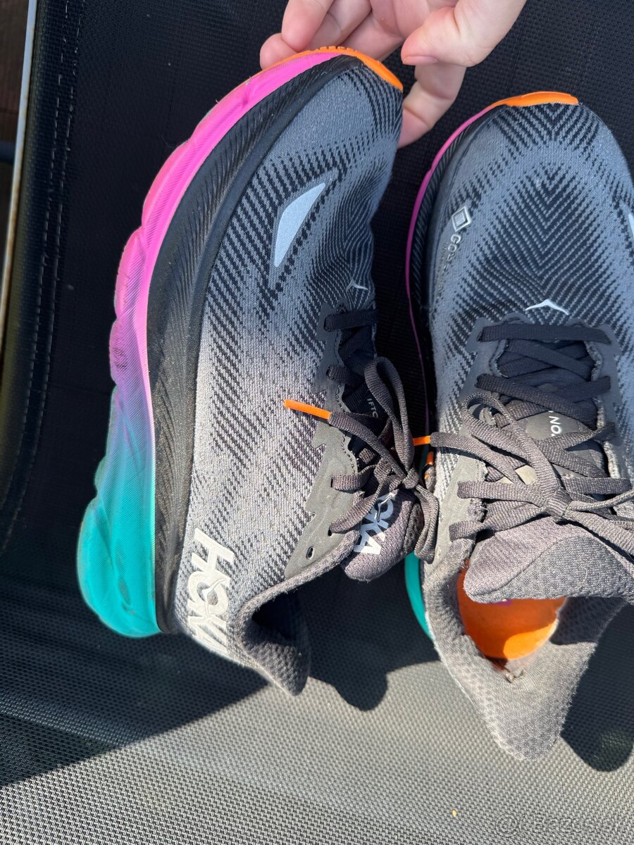 Hoka clifton 9 a Hoka bondi 8 velkost 411/3