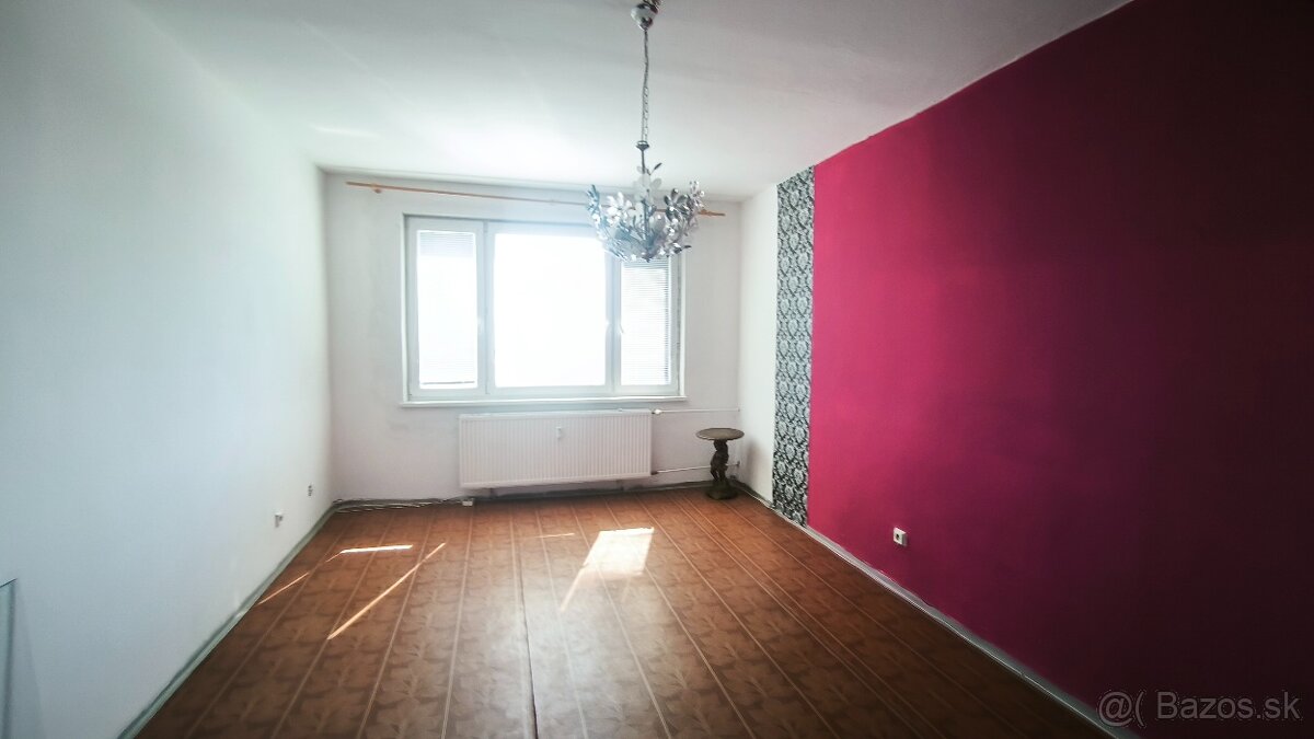3 IZBOVÝ BYT S BALKÓNOM LUČENEC - PREDAJ