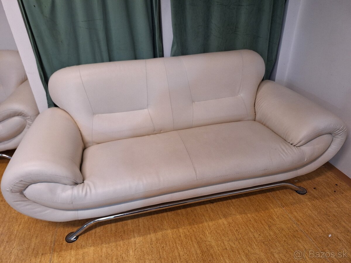 Dobrý deň predám sedaciu súpravu 3+2+1.