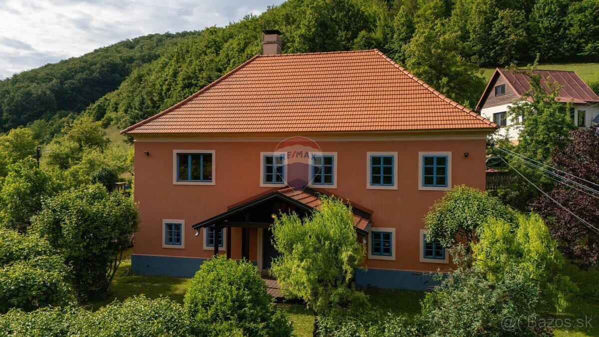 Krásne zrekonštruovaný historický dom v obci Vyhne