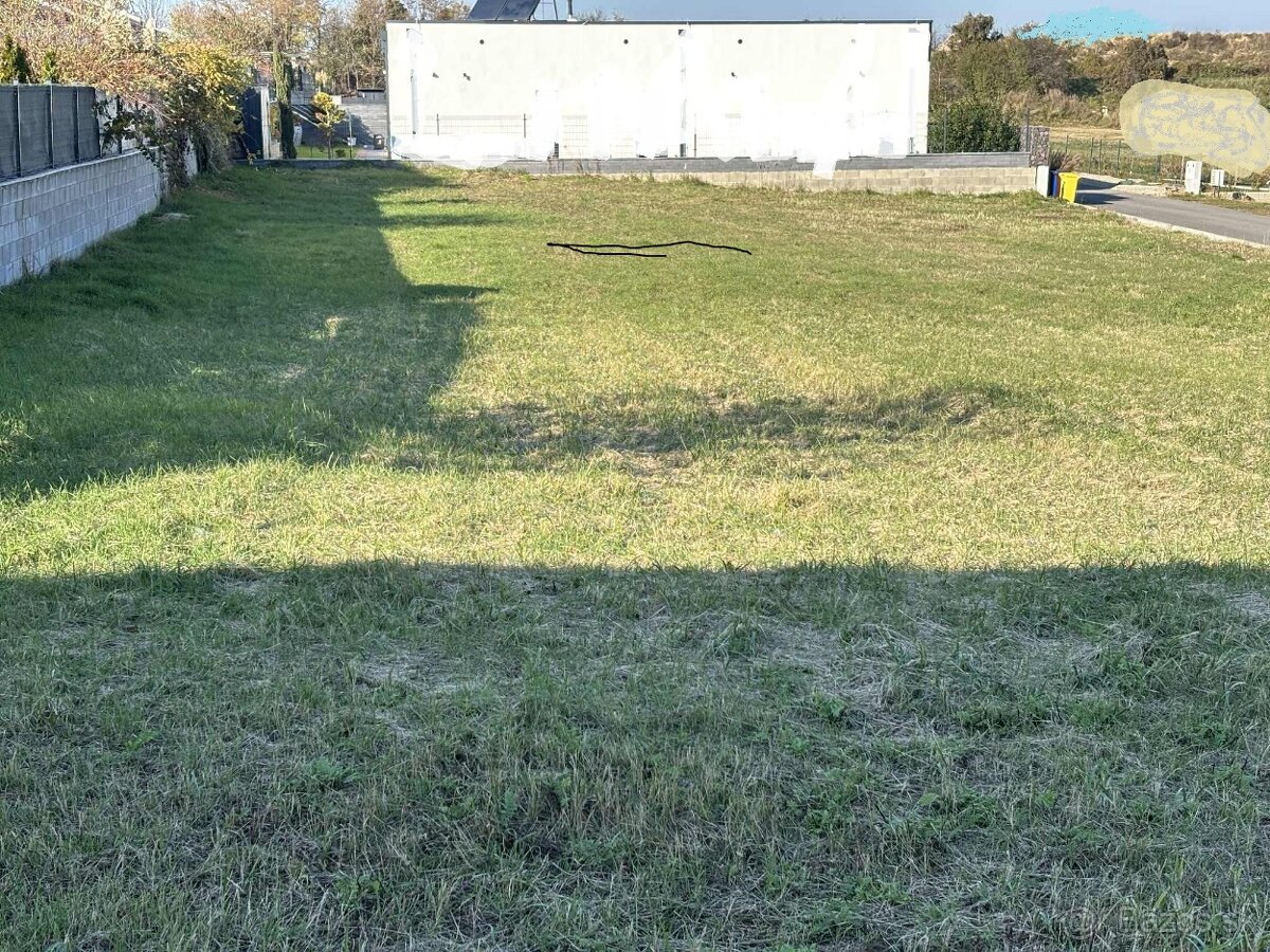 Predáme krásny pozemok na stavbu RD s IS na pozemku Nitra