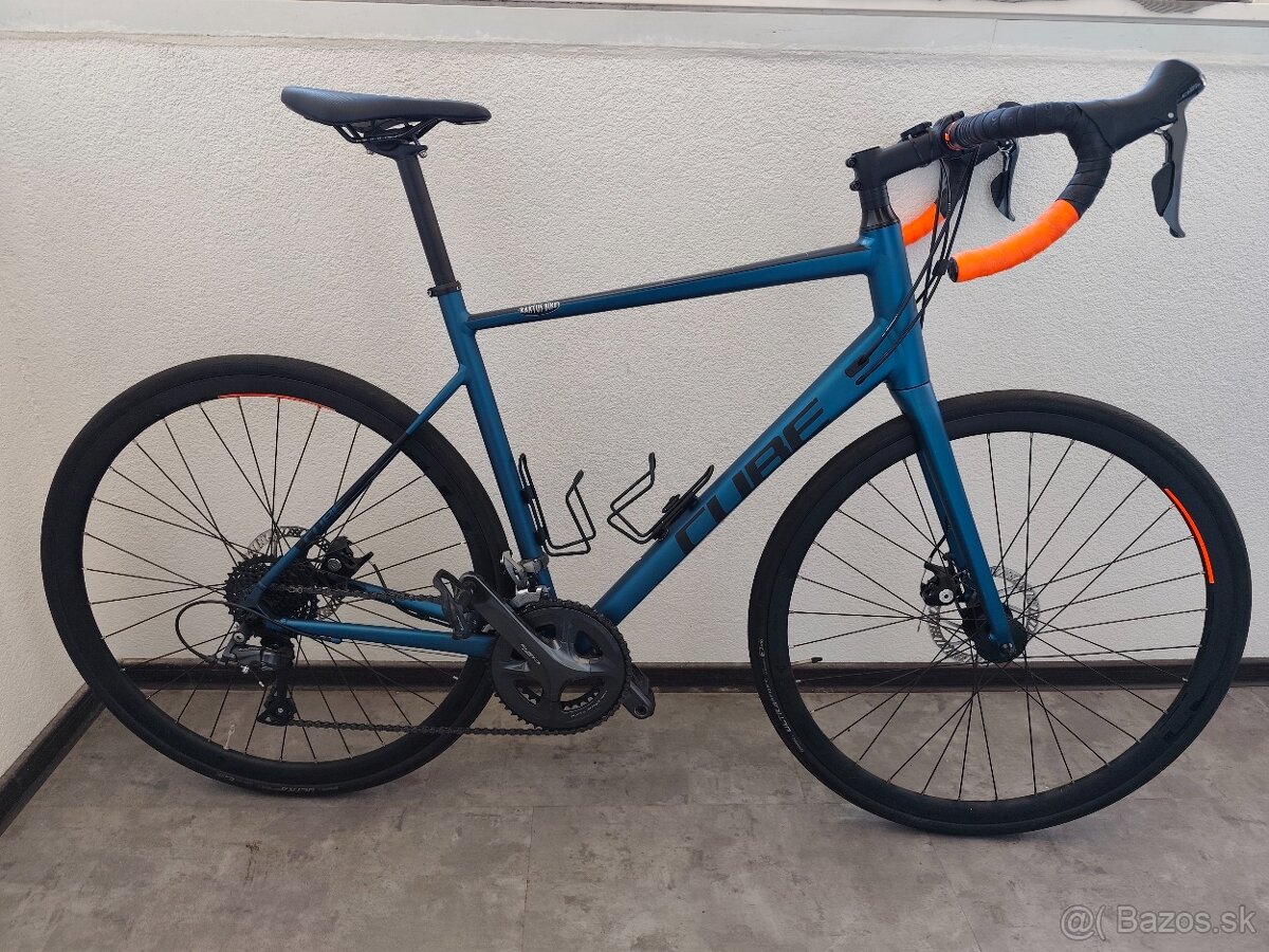 Cestný bicykel Cube Attain, veľkosť 58