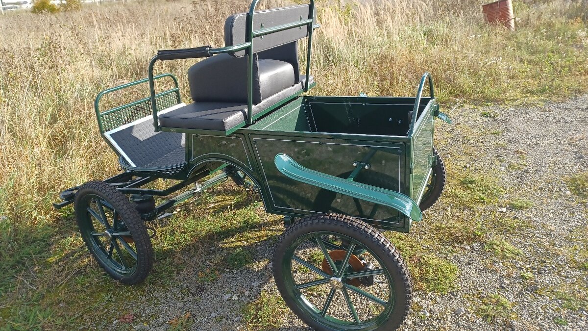 Malá nákladná bryčka, koňský povoz, pre 2 osoby