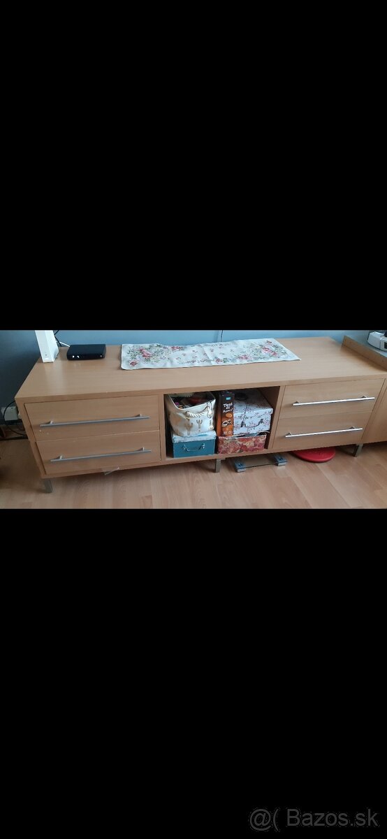 Stolik pod TV