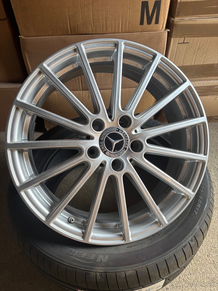 Originál Mercedes GLA R18