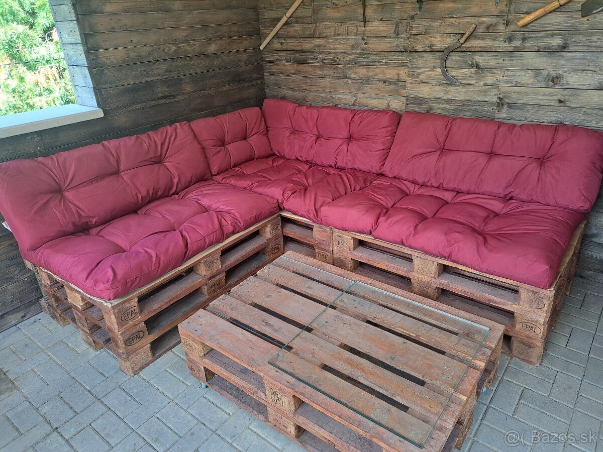 Zahradne paletove sedenie