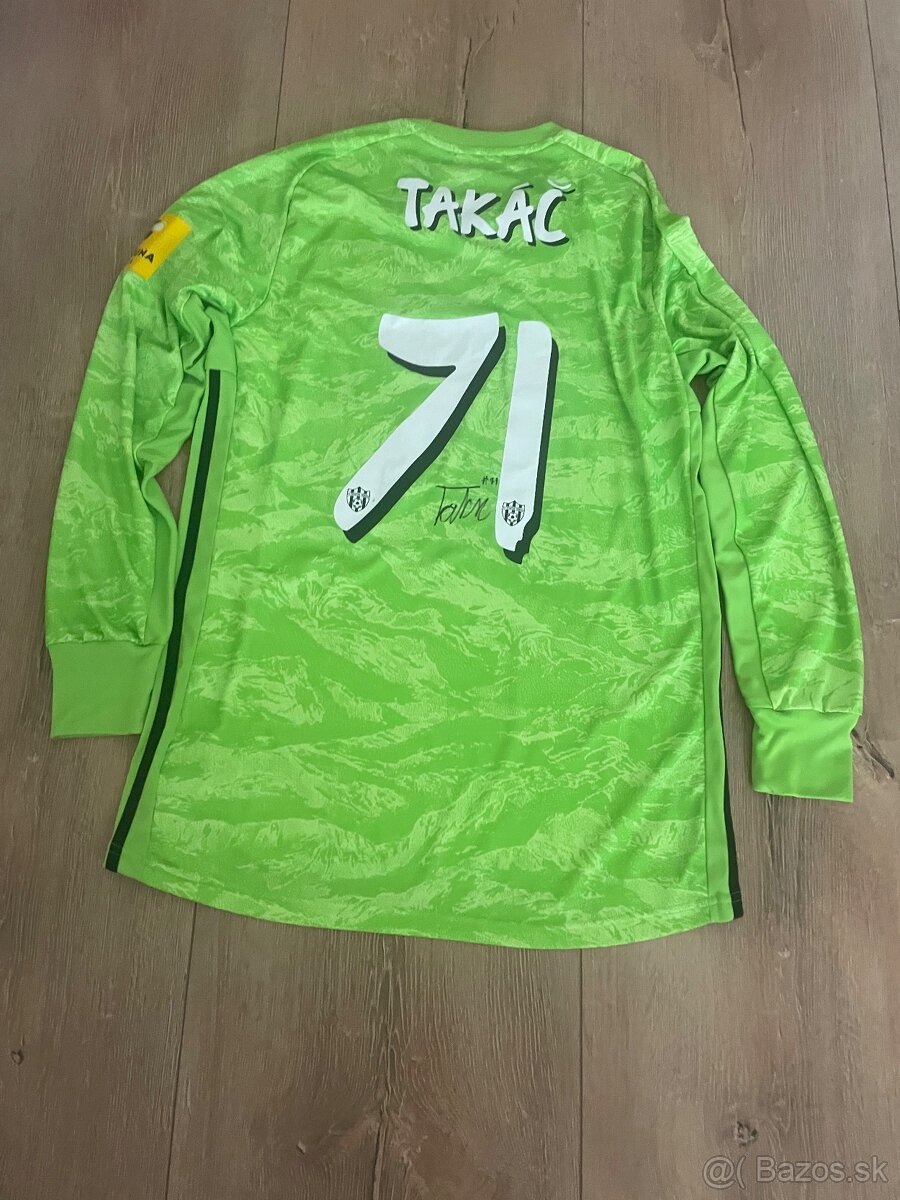 Dres Dominik Takáč 2021/22