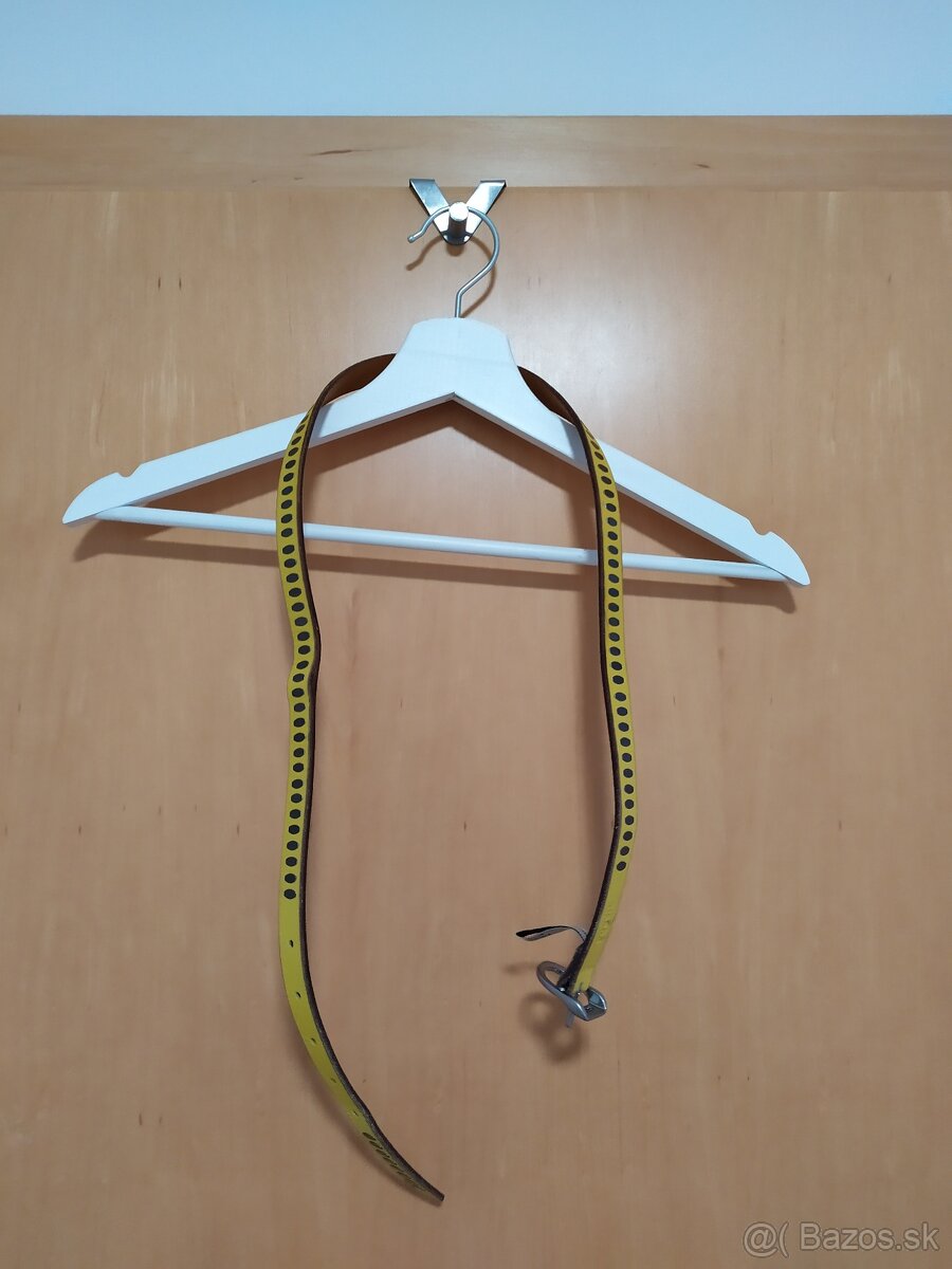 Žltý opasok Fossil