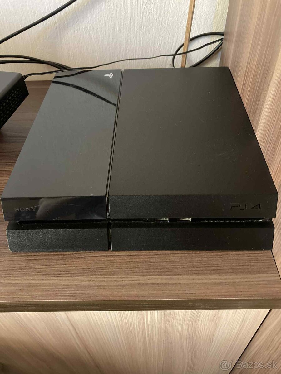Predám Play Station 4
