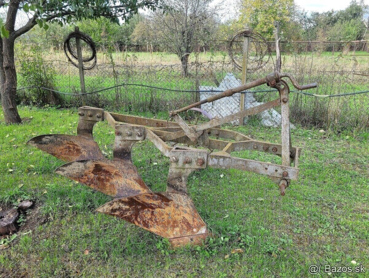 Troják pluh Pluhy Pluh továrenskej výroby