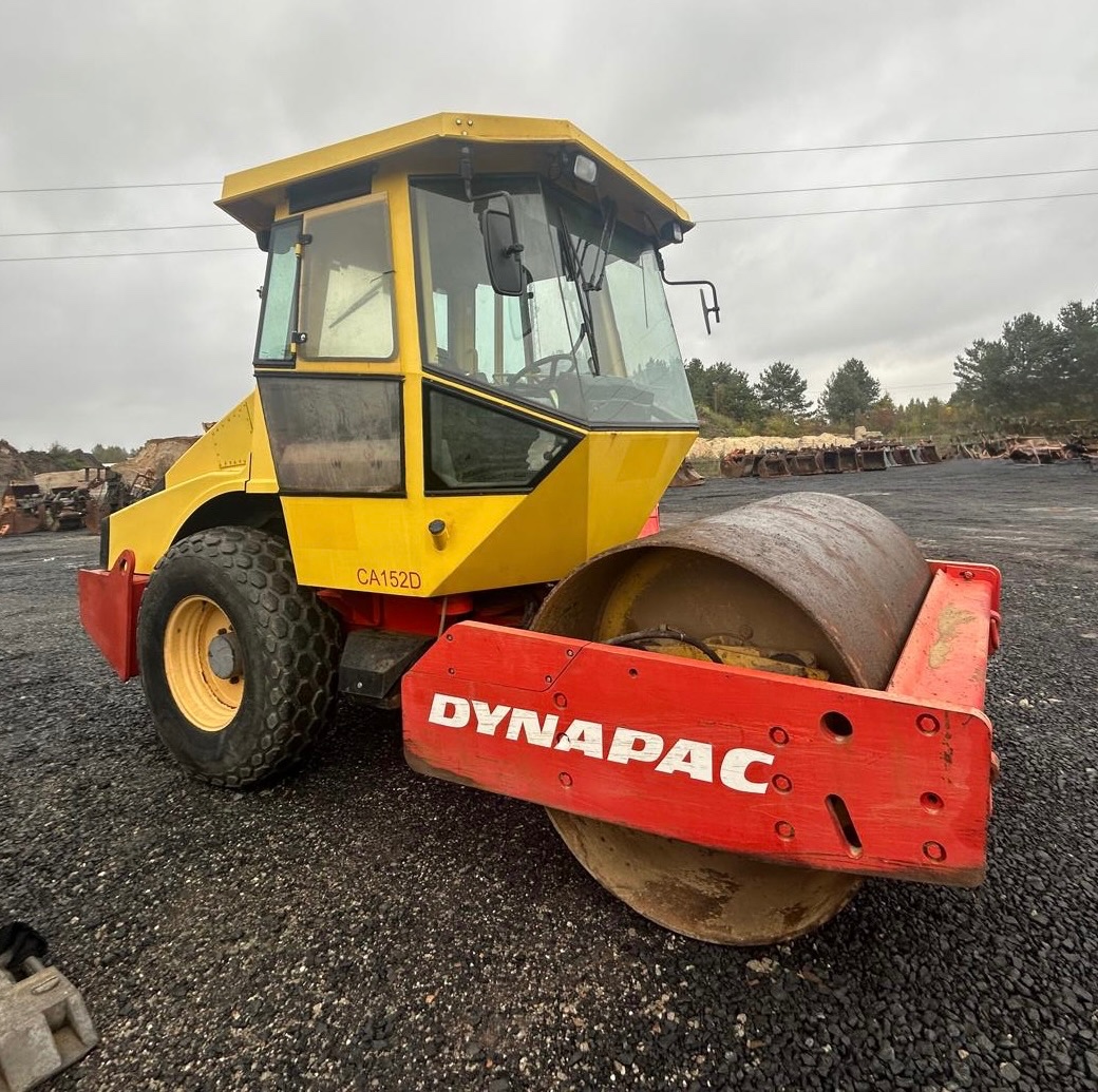 Vibrační válec DYNAPAC  CA 152D