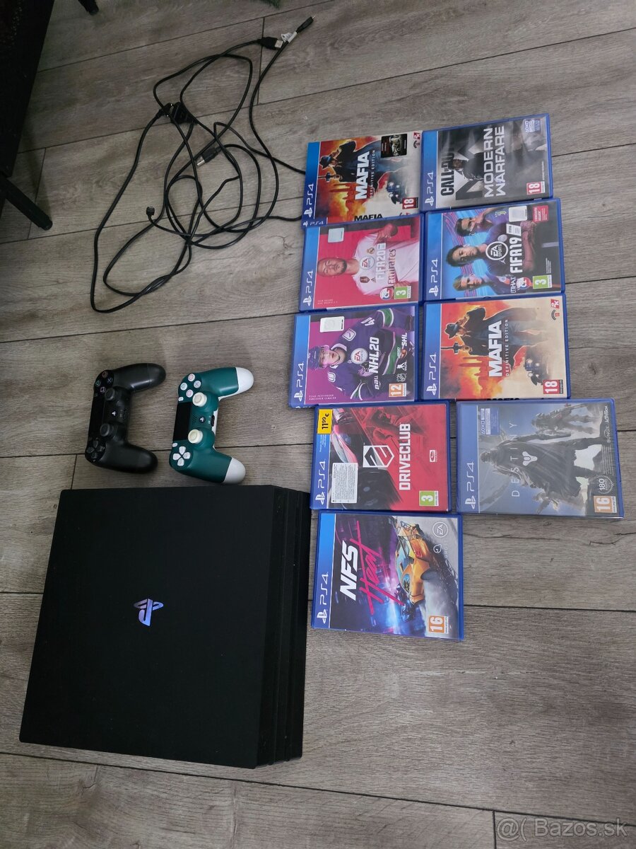 Predam playstation 4 pro 1TB