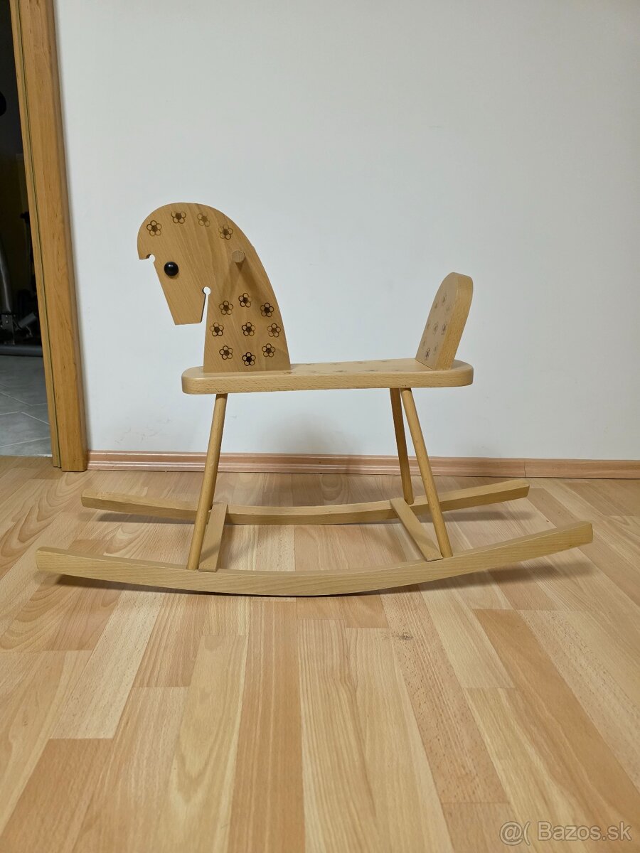Hojdaci dreveny konik