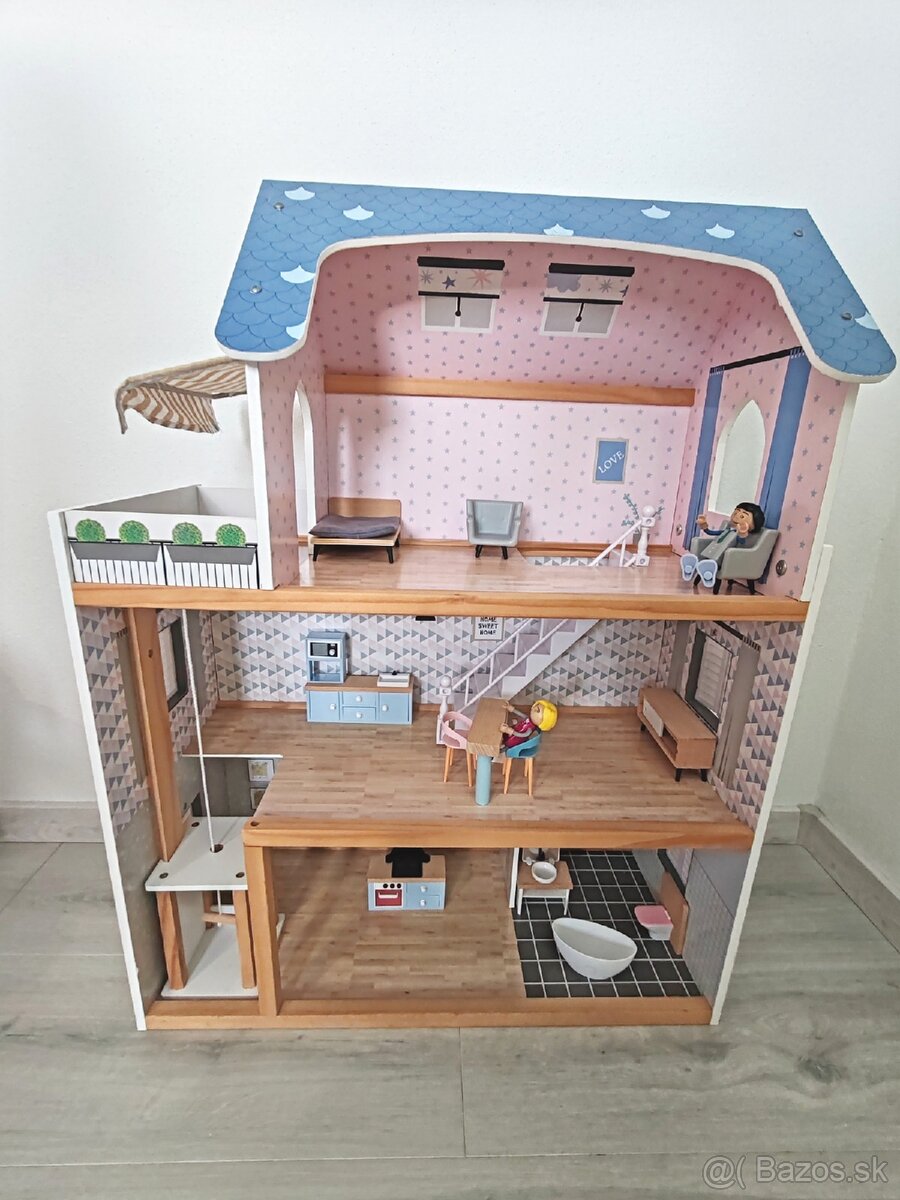 Drevený poschodový domček