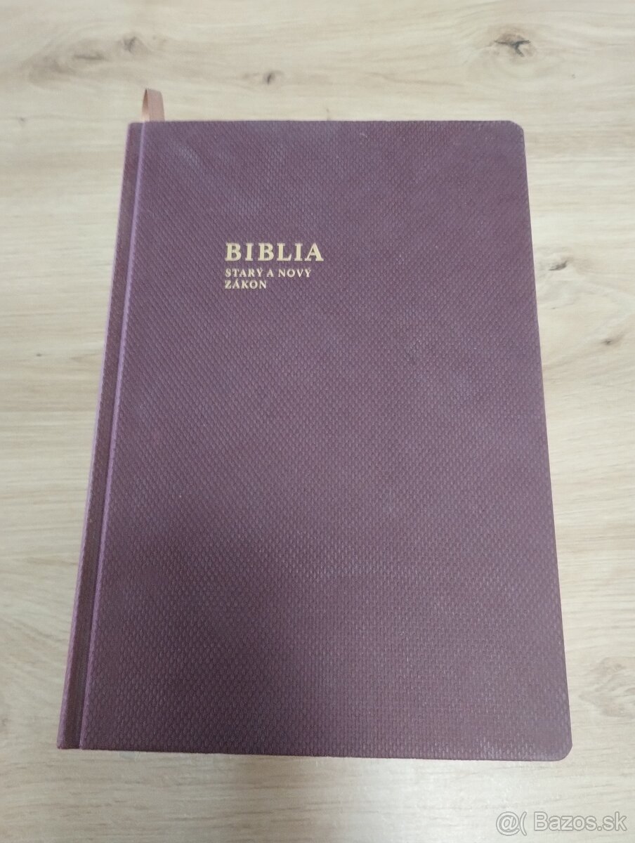 Svätá biblia s rodinnou kronikou starý aj nový zákon