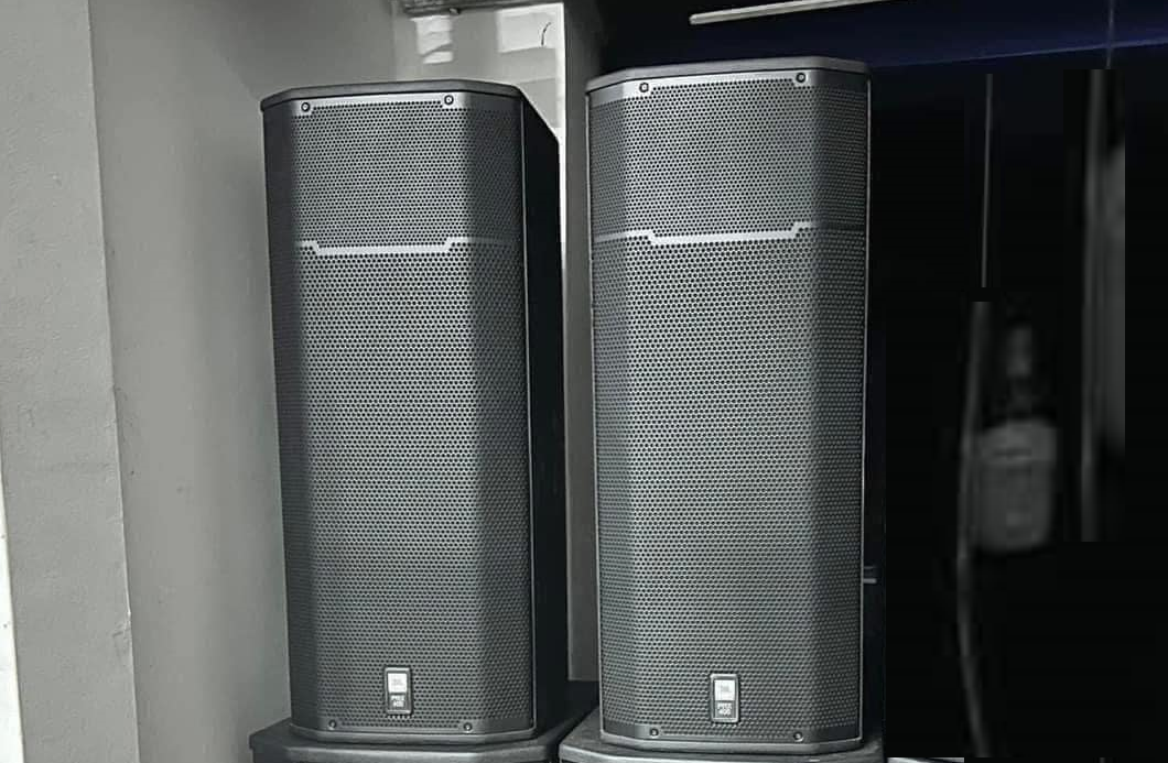 JBL PRX425, 2x1000 Watt, preosadené na NEODÝMOVÉ