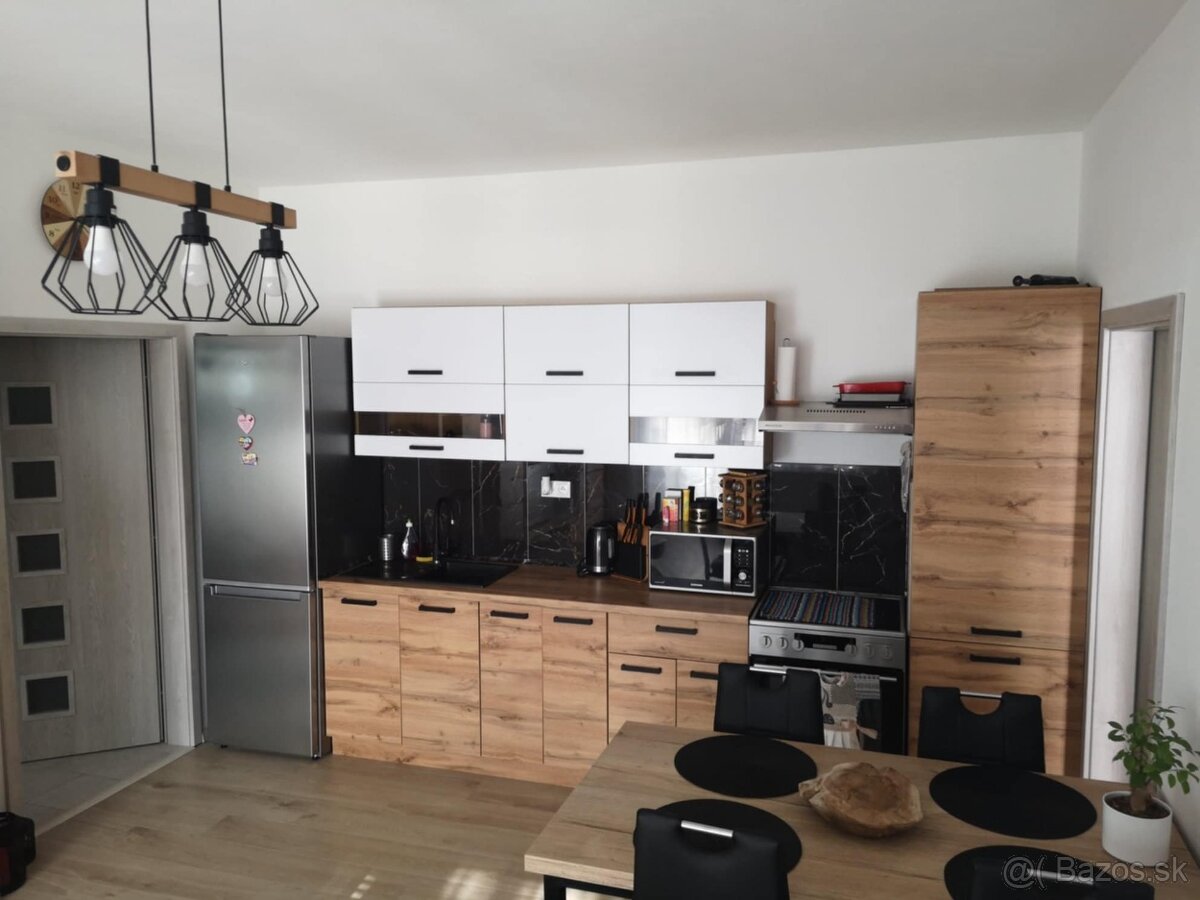 Na predaj krásny 2 izbový byt v Košeci s parkovacím miesto