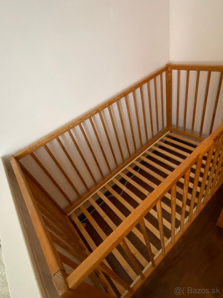 Detska drevena postielka s matracom - 124 x 65 x 84