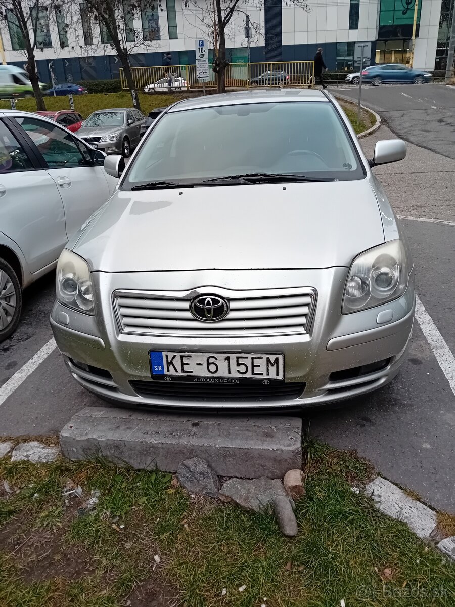 Predam toyotu avensis