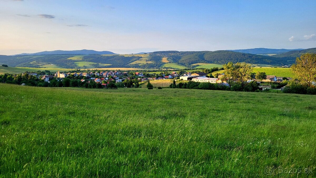 NA PREDAJ POZEMOK BLÍZKO INTRAVILÁNU OBCE HERVARTOV