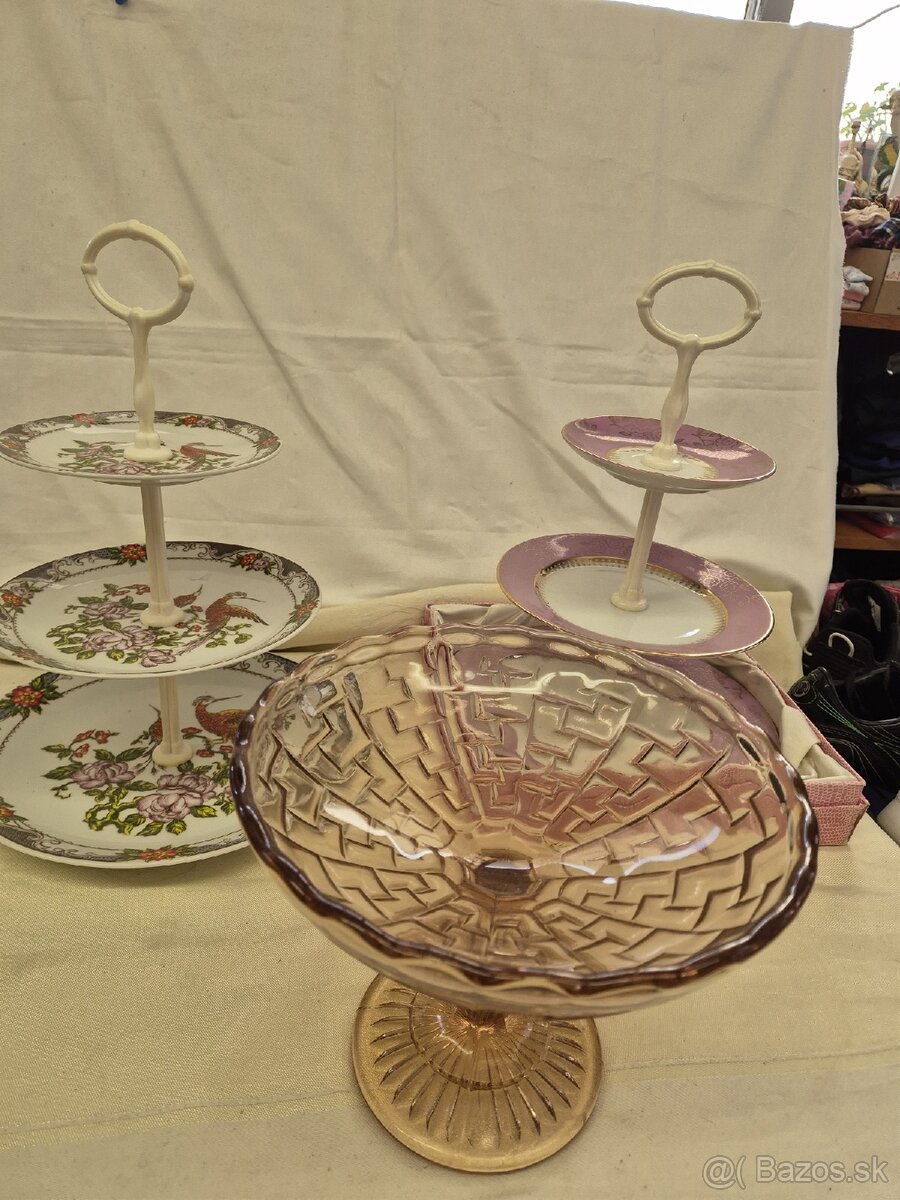 Predam etazery a misu na nozicke